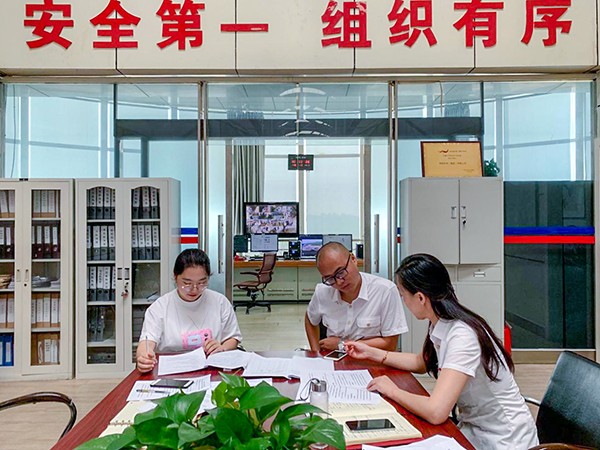 6月20日，運(yùn)行指揮中心協(xié)同各保障單位組織開展了2019年大面積航班延誤應(yīng)急處置演練。.png
